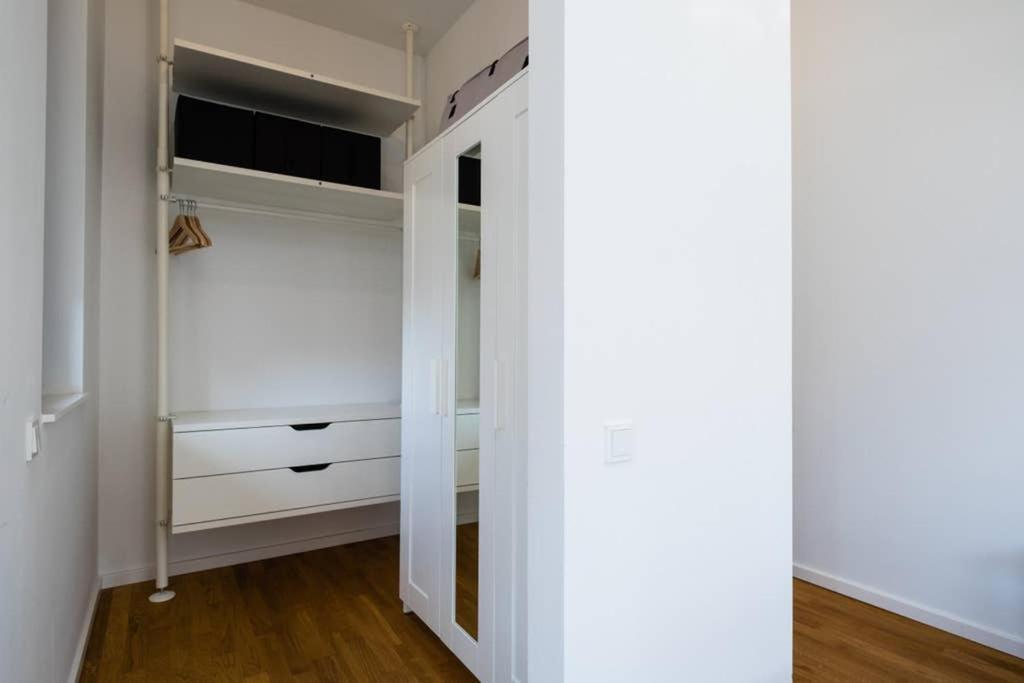 2 Bedroom Mauerpark-Apartment, Berlin Mitte View Calendar Exteriör bild