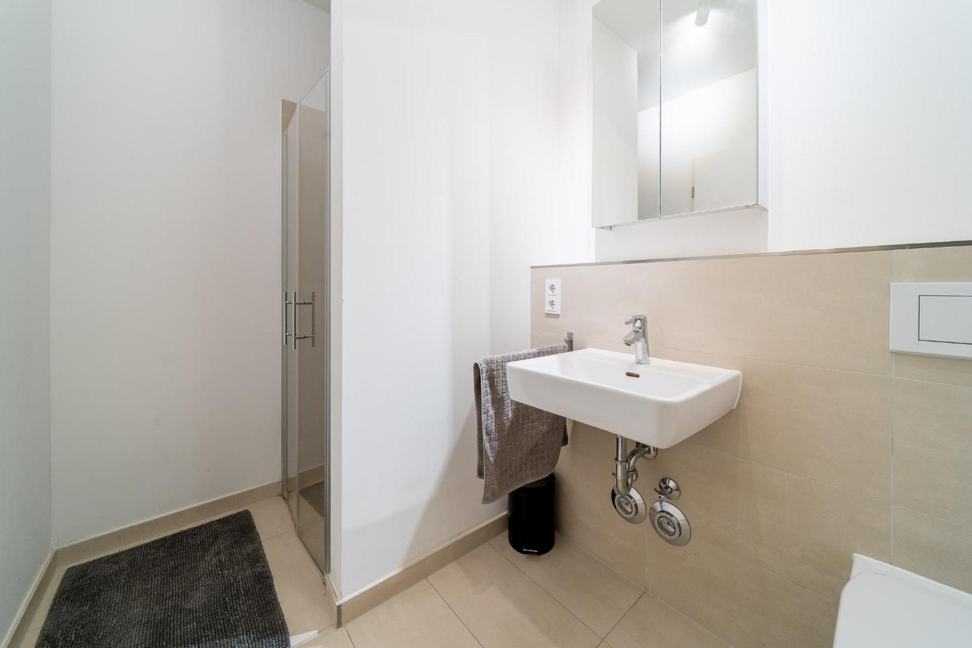 2 Bedroom Mauerpark-Apartment, Berlin Mitte View Calendar Exteriör bild